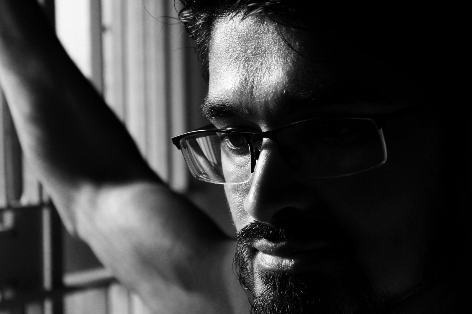 Canon EOS 700D (EOS Rebel T5i / EOS Kiss X7i) sample photo. Man, looking, male photography