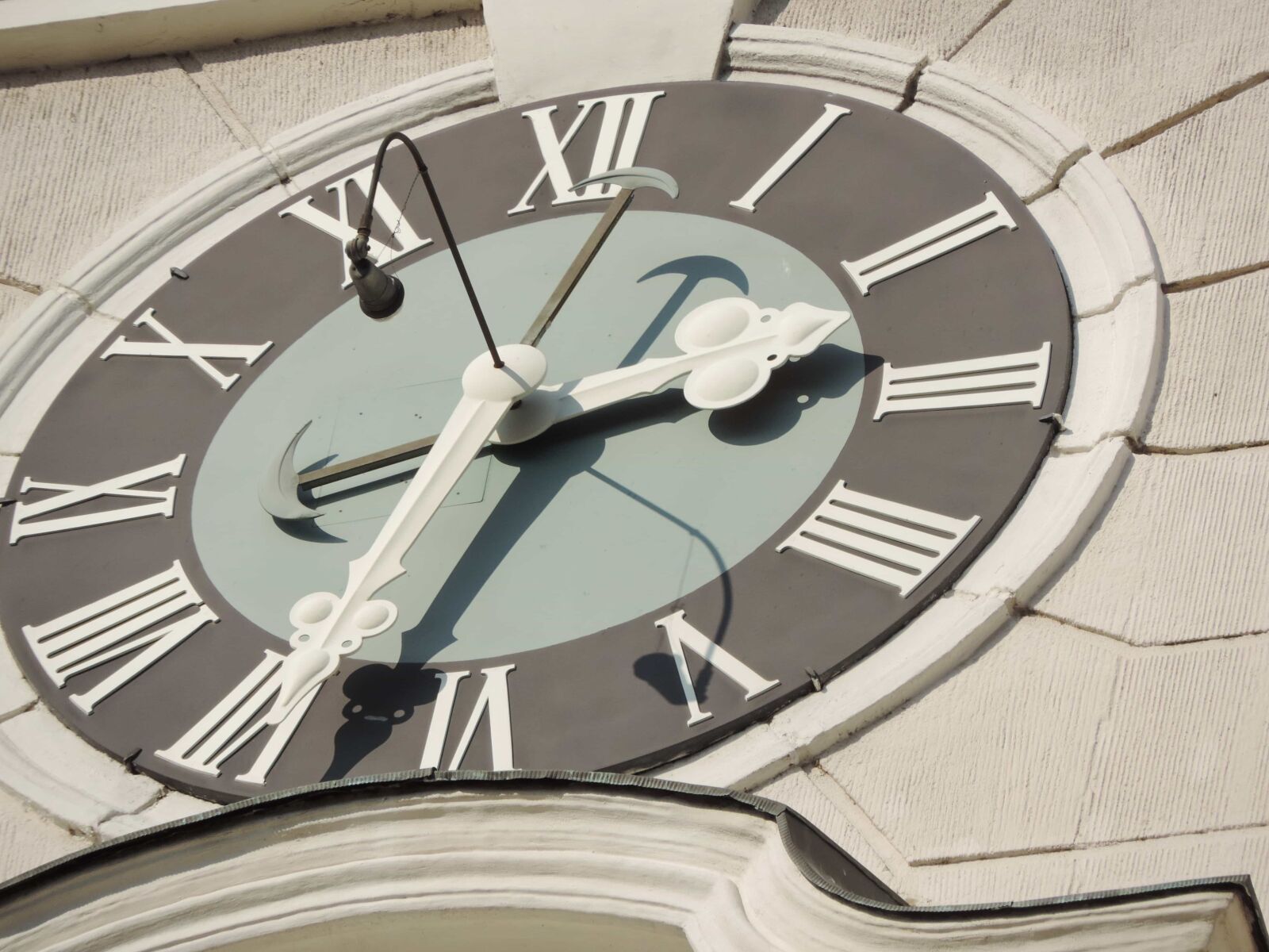 Nikon Coolpix P520 sample photo. Facade, landmark, shadow, time photography