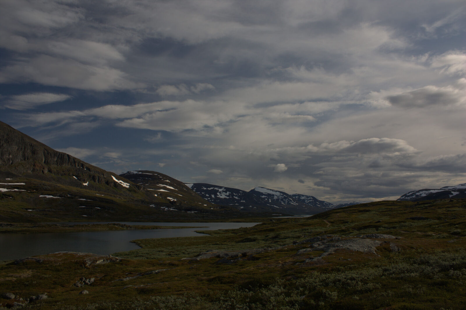 Canon EOS 450D (EOS Rebel XSi / EOS Kiss X2) sample photo. Dark, clouds, kungsleden, landscape photography