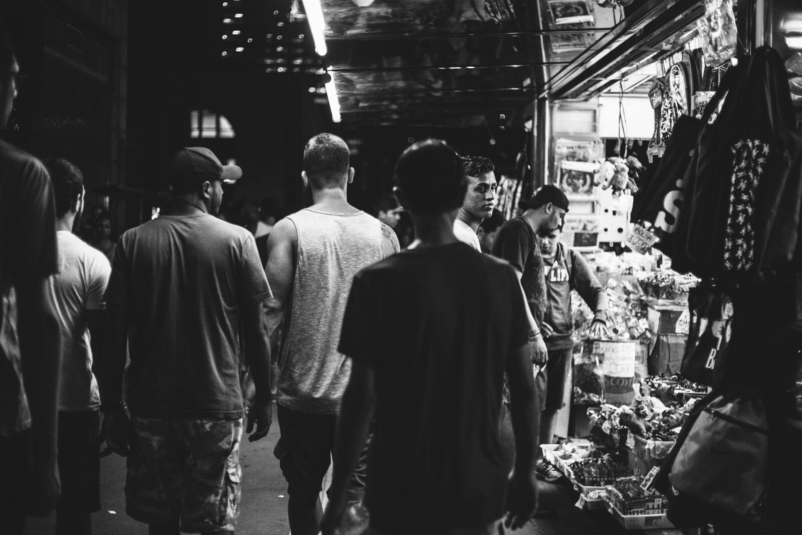 Canon EOS 6D + Canon EF 50mm F1.8 II sample photo. Market, people, black, and photography