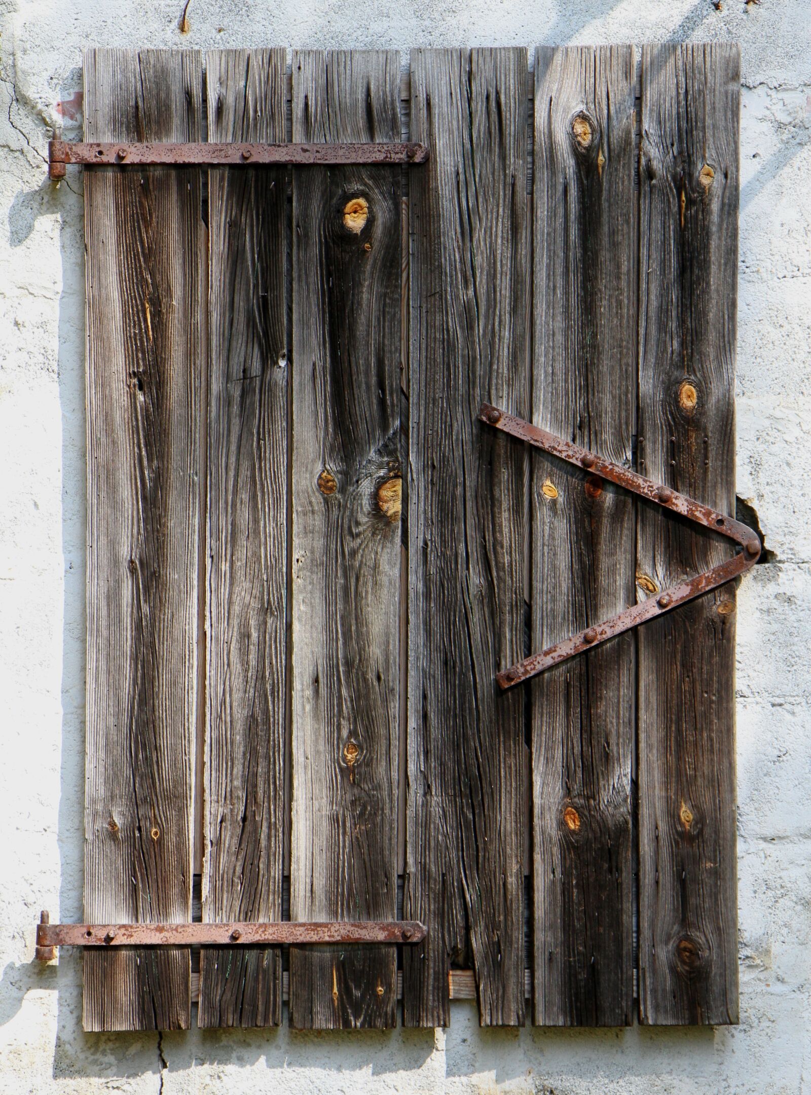Canon EOS 7D sample photo. Window, crate, old photography