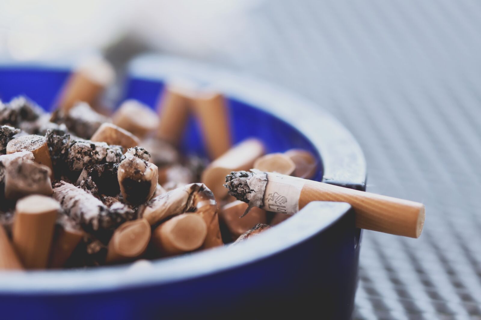 Nikon D7200 sample photo. Cigarettes, ash, tilt photography