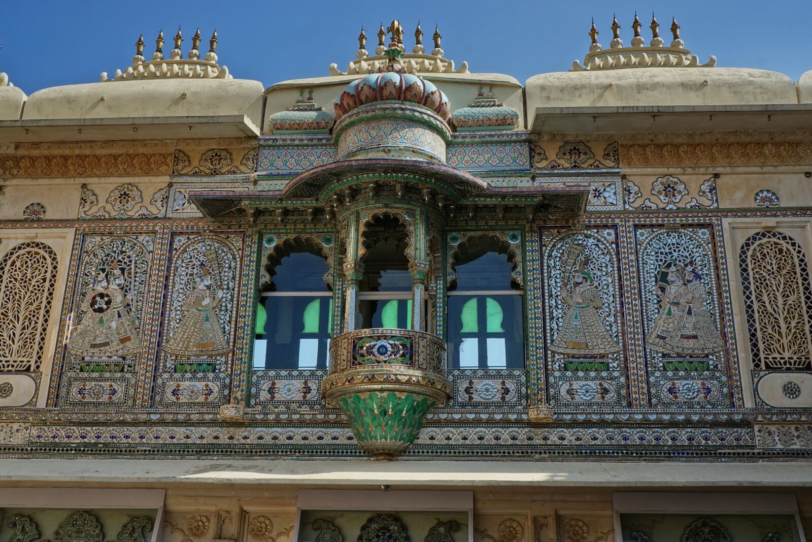 Sony a6000 + Sony E 18-55mm F3.5-5.6 OSS sample photo. Udaipur, city palace, india photography