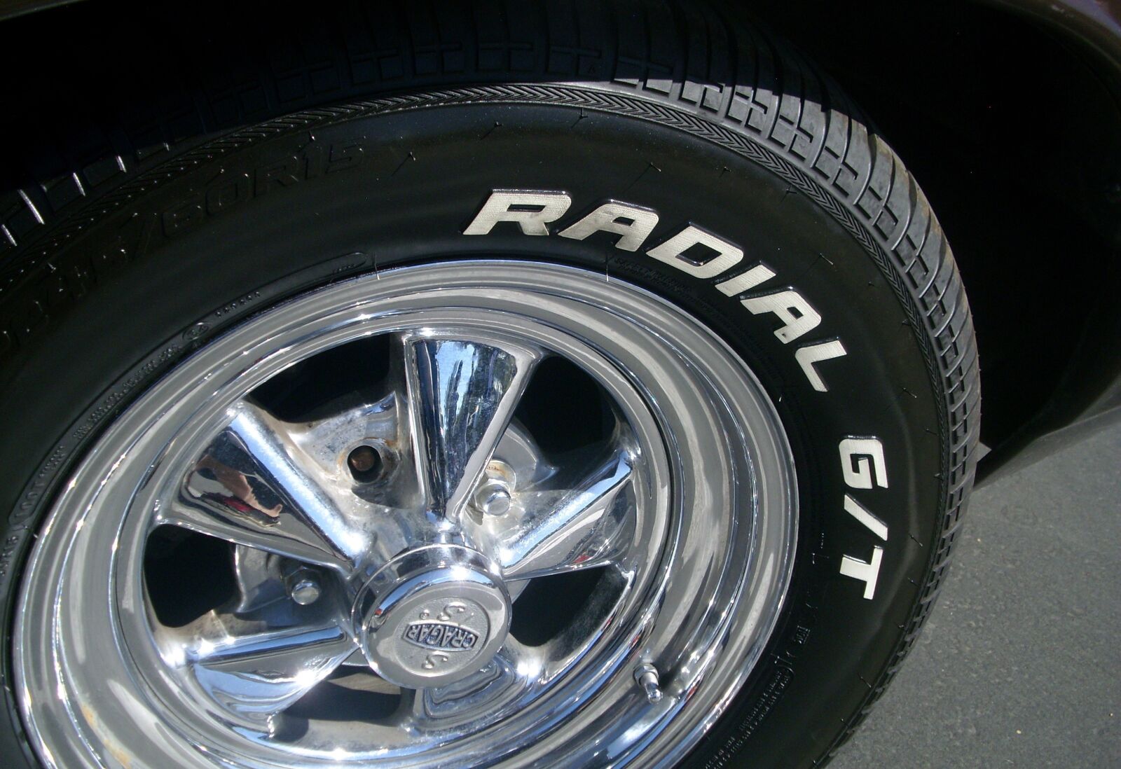 Polaroid i834 sample photo. Car, tire, wheel photography