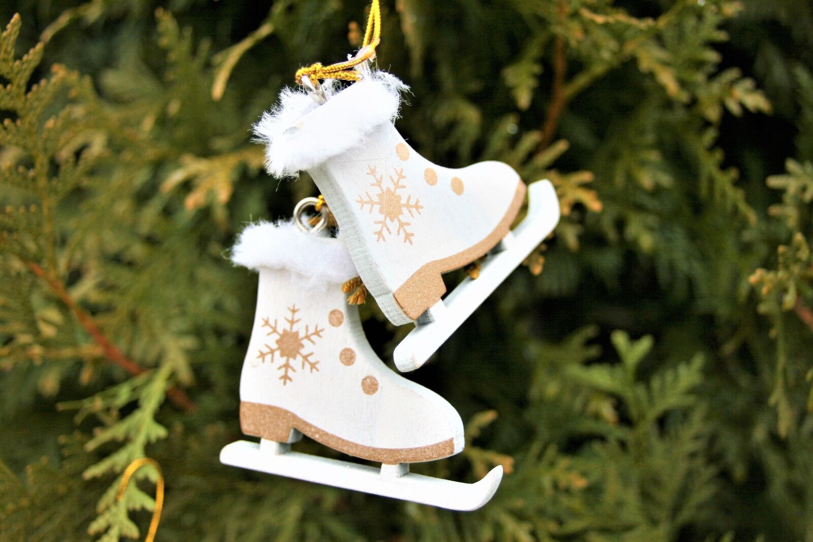 Canon EOS 400D (EOS Digital Rebel XTi / EOS Kiss Digital X) sample photo. Pendant, christmas, winter photography