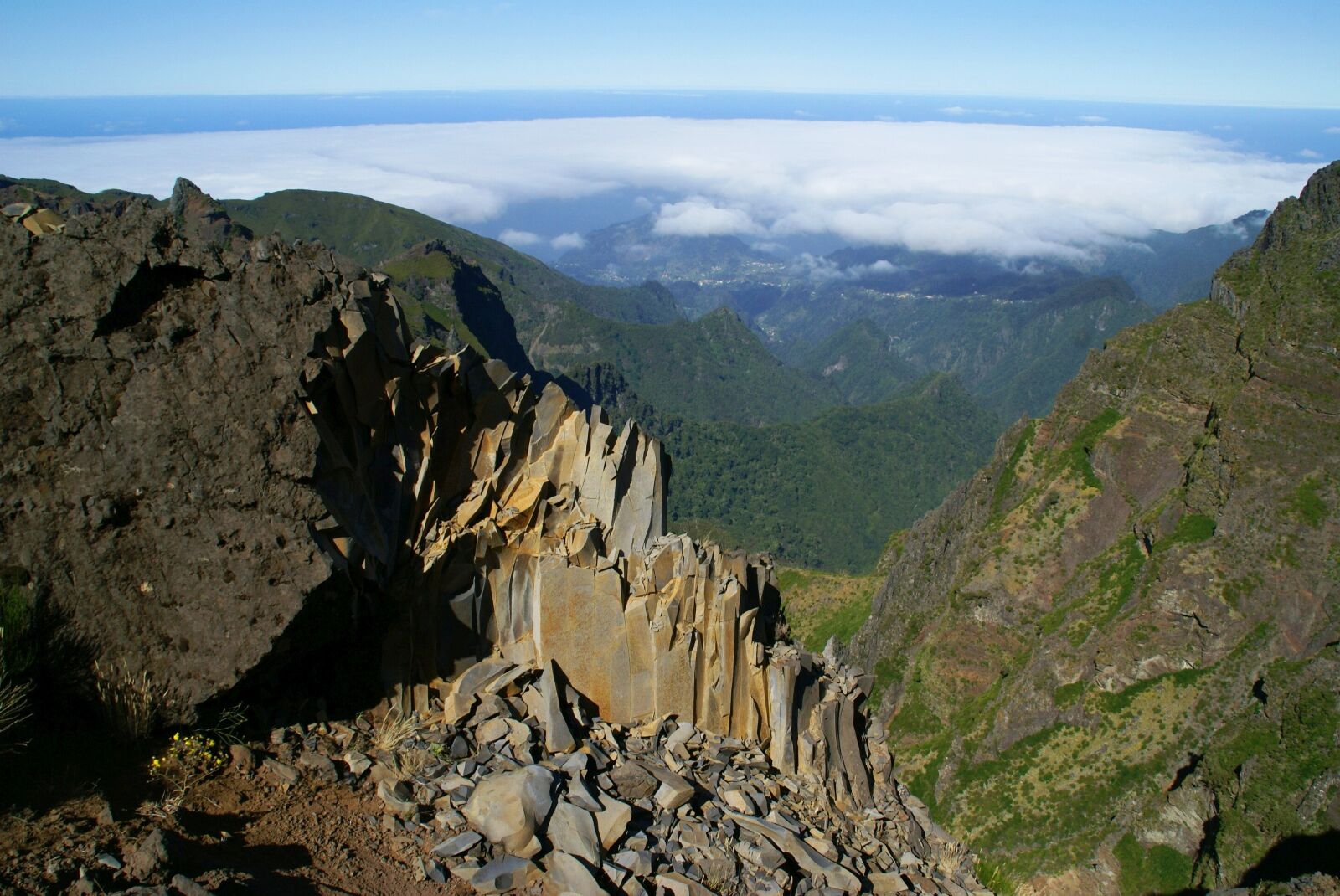 Sony Alpha DSLR-A100 sample photo. Madera, landscape, mountains photography
