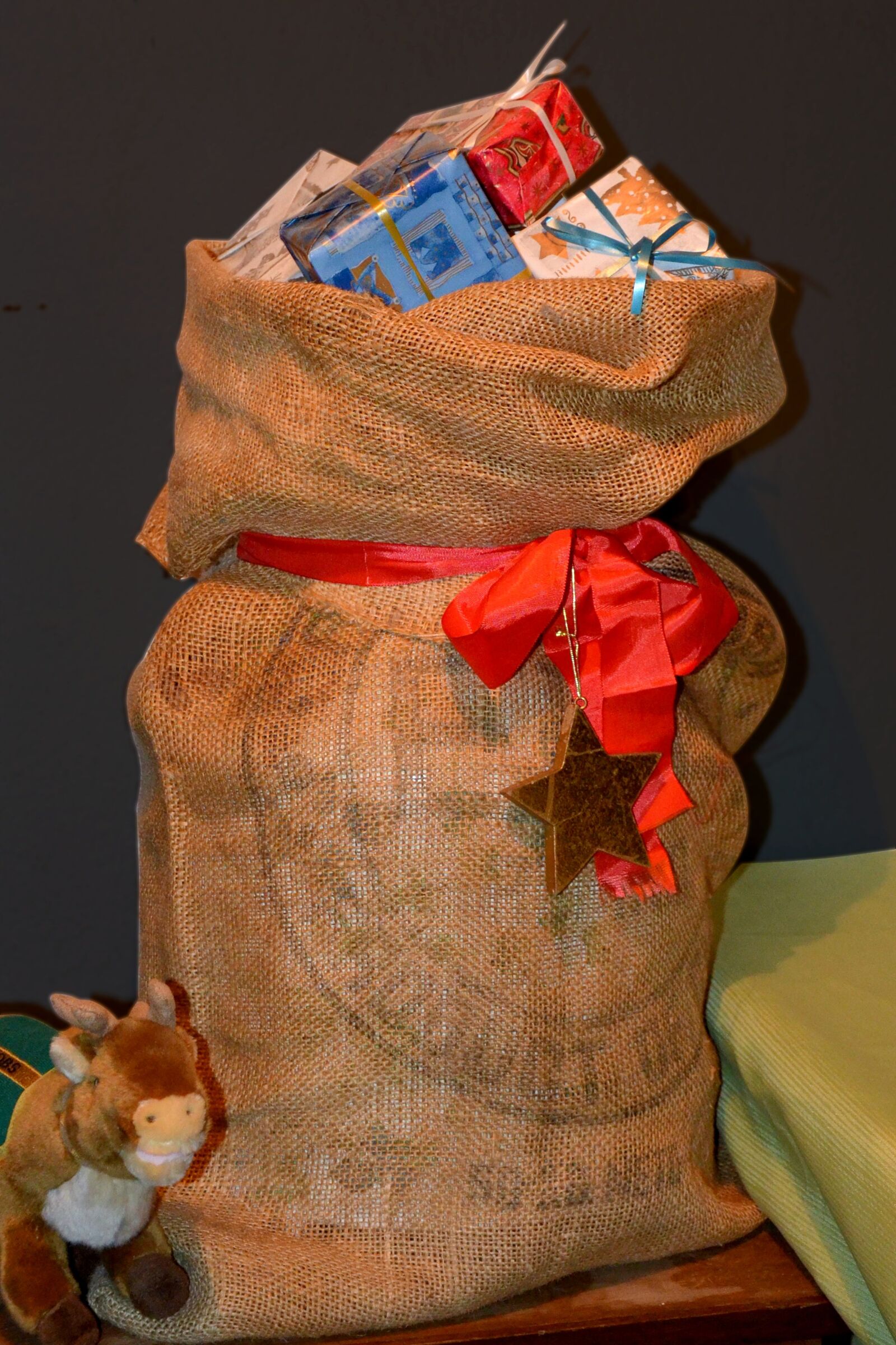 Nikon D5100 sample photo. Jute bag, nicholas, gifts photography