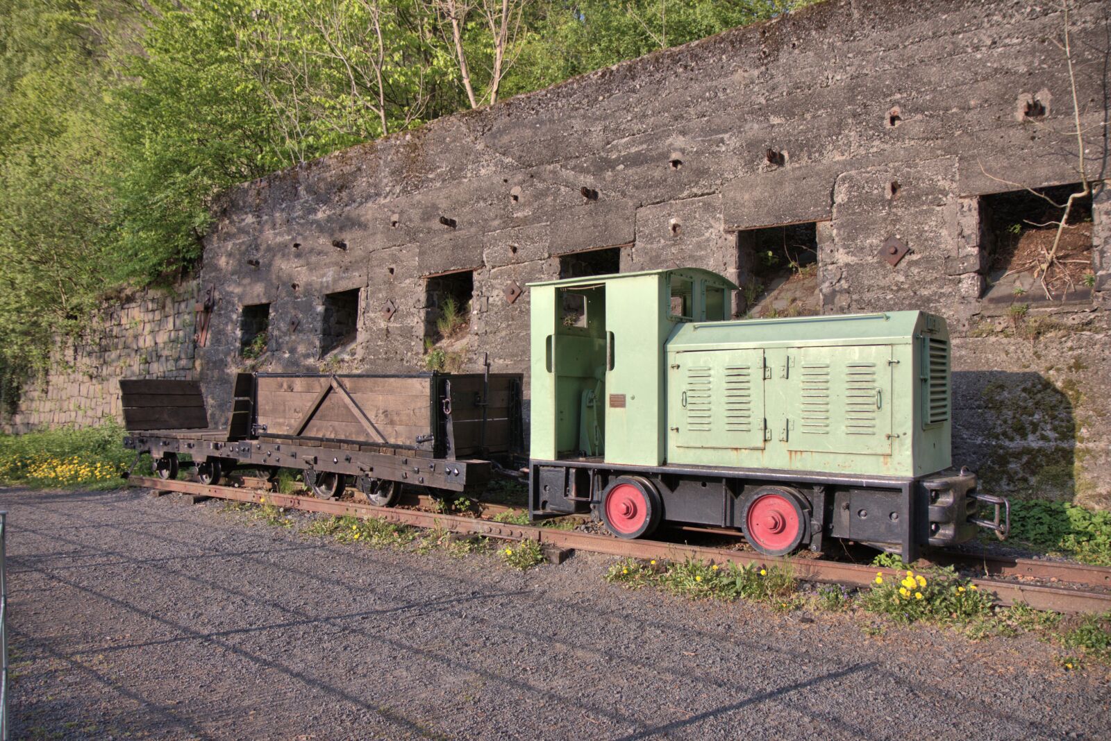 Canon EOS 80D sample photo. Mining railway, loco, towing photography