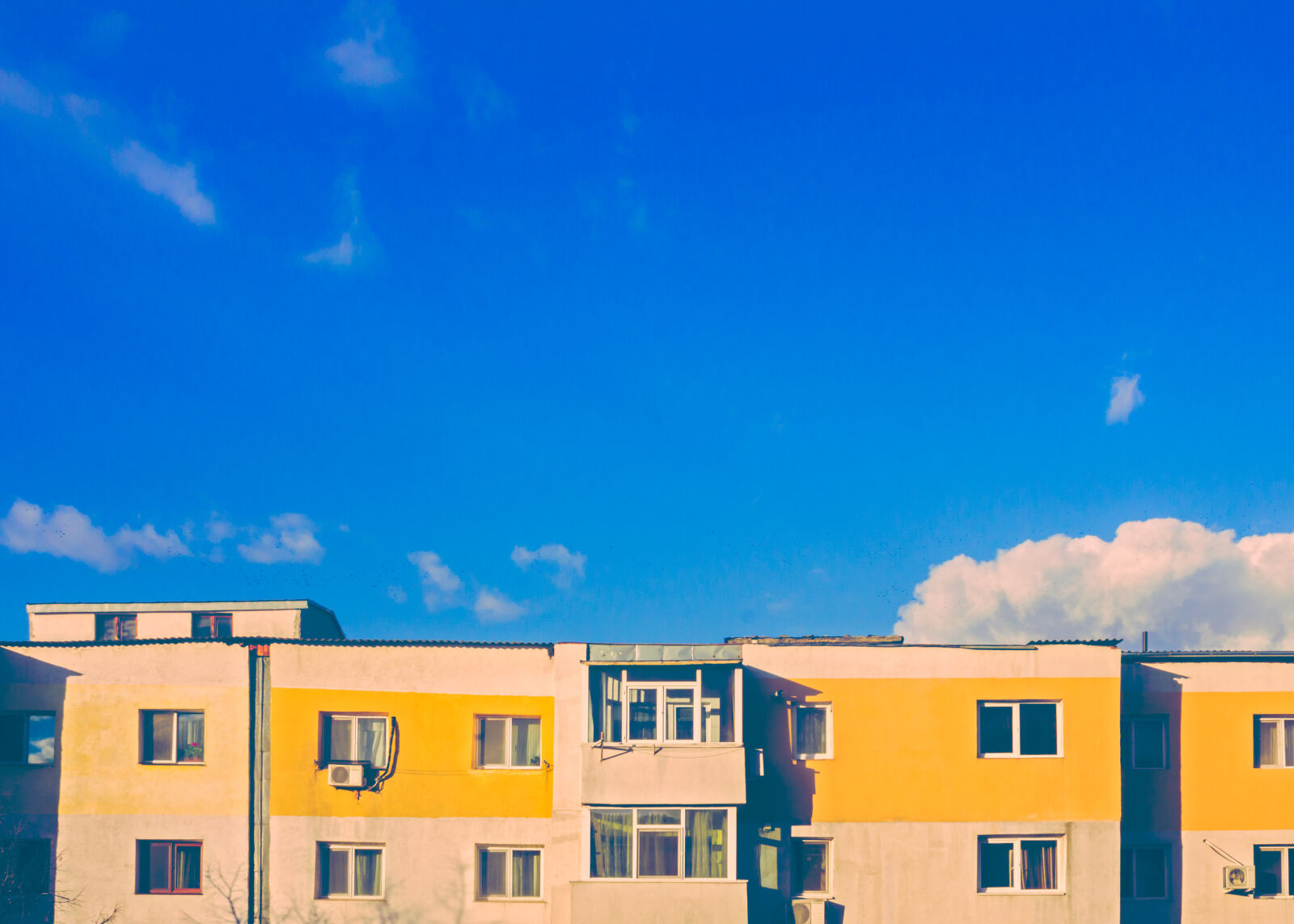 Canon EOS 550D (EOS Rebel T2i / EOS Kiss X4) sample photo. Block, sky, sunny, urban photography