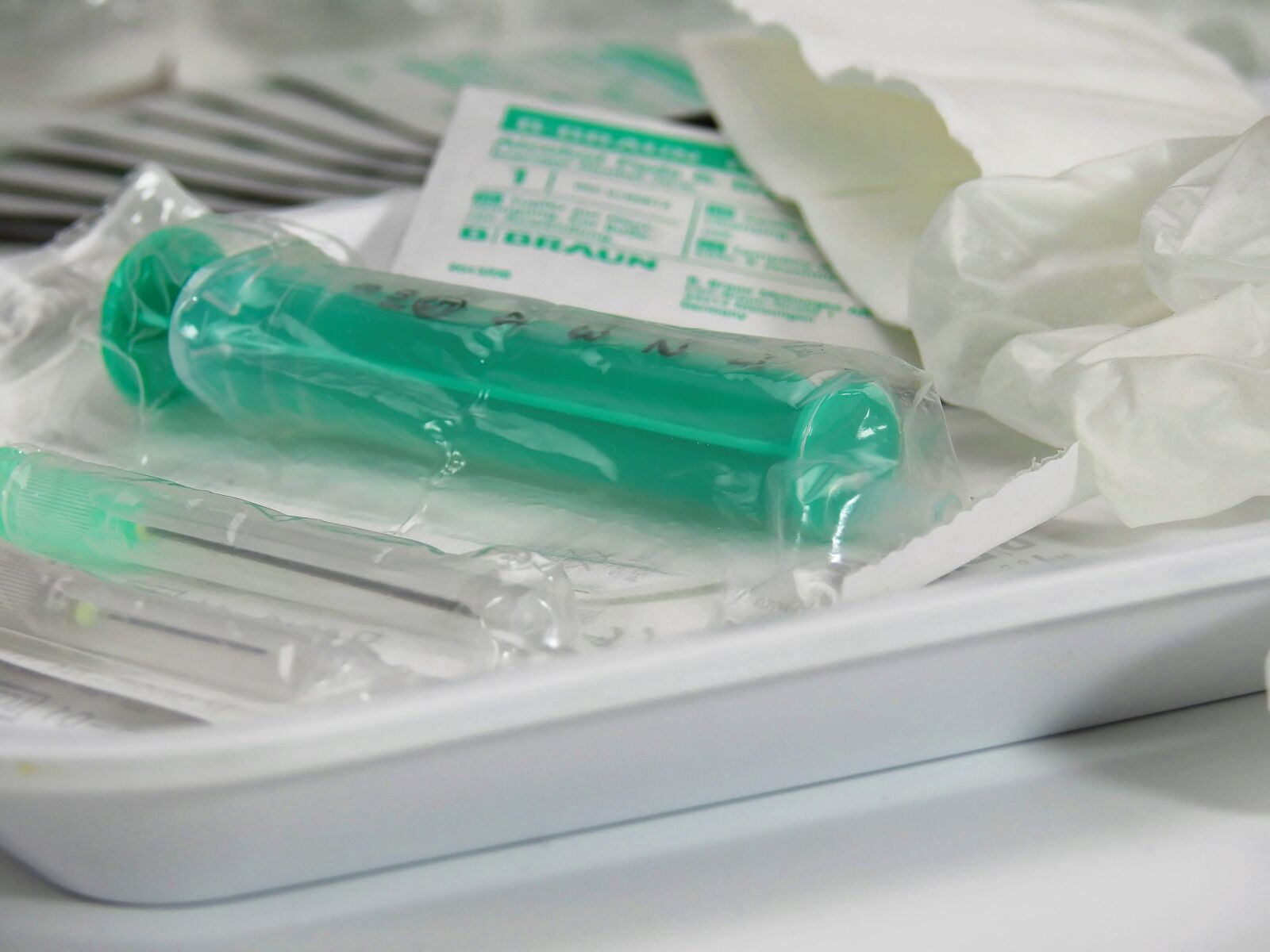 Nikon Coolpix P900 sample photo. Syringe, kanuelle, vaccination photography