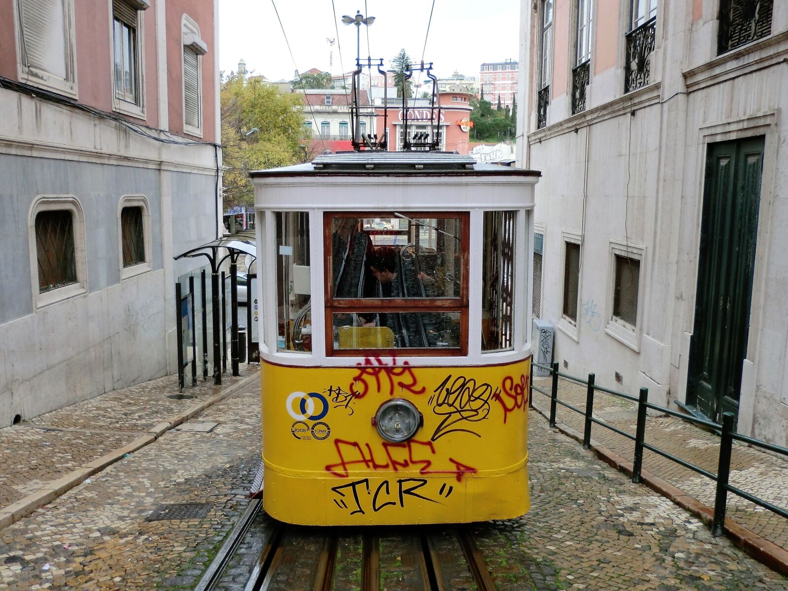 CASIO EX-Z800 sample photo. Transport, tram, lisbon photography