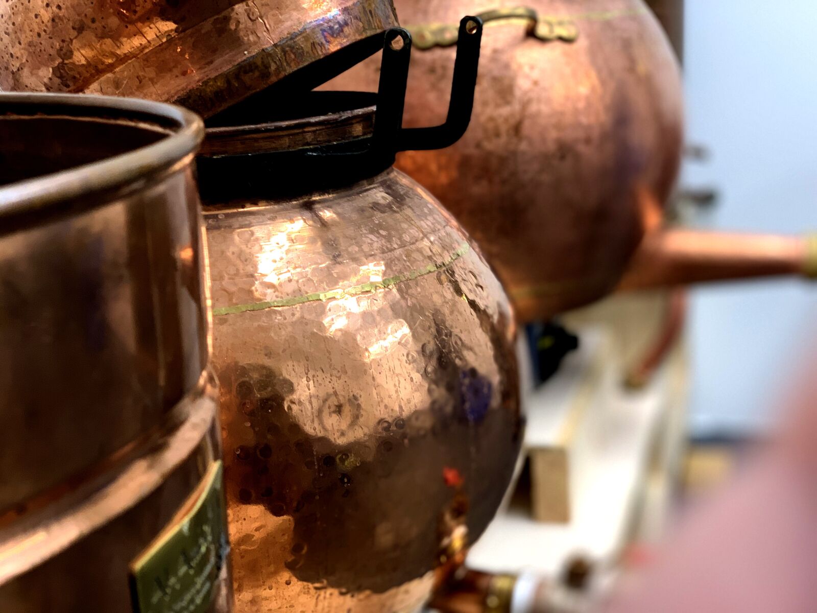 iPhone XS Max back dual camera 6mm f/2.4 sample photo. Copper, gin, still photography
