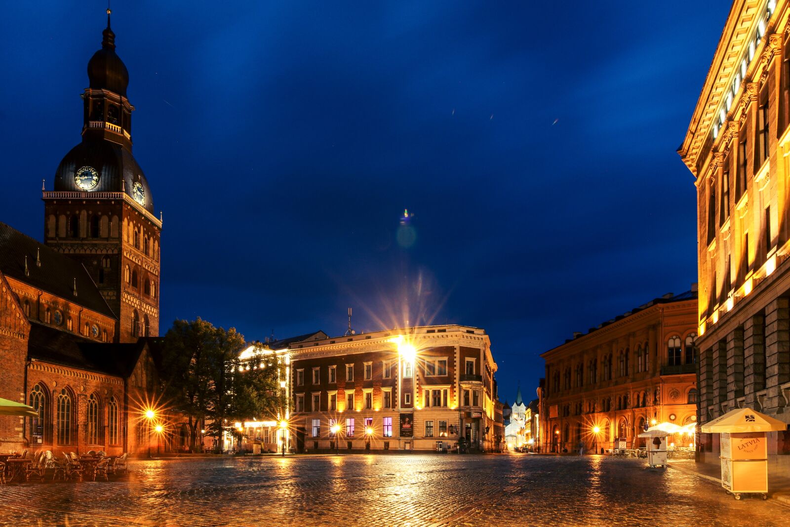 Canon EOS 80D sample photo. Riga, night, mood photography