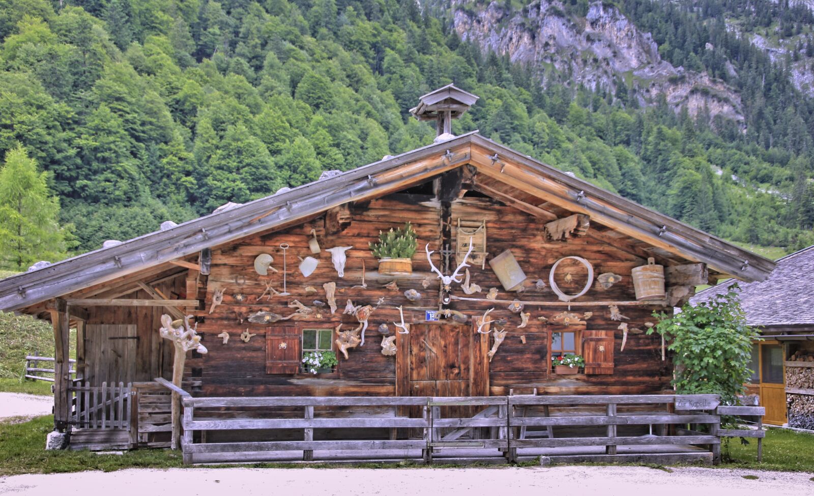 Canon EOS 550D (EOS Rebel T2i / EOS Kiss X4) sample photo. House, wood, woods photography