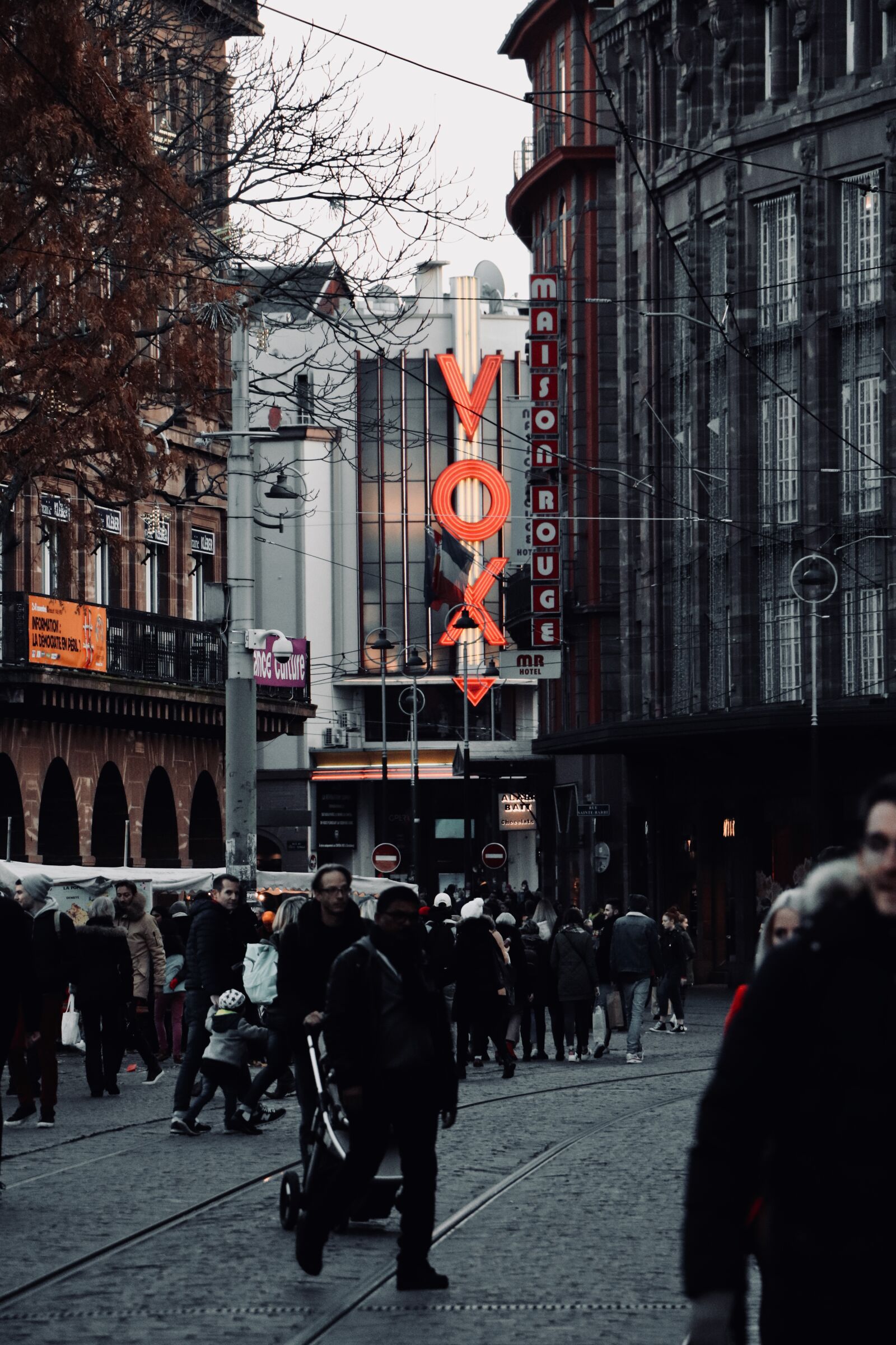 Canon EOS 800D (EOS Rebel T7i / EOS Kiss X9i) sample photo. Cinema, paris, vox photography
