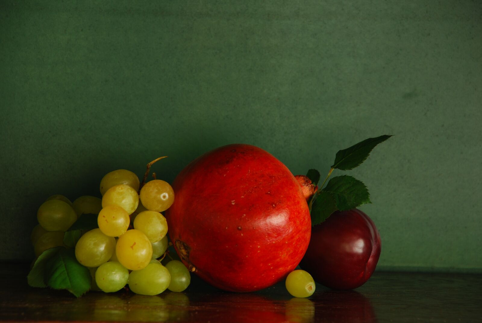 Nikon D80 sample photo. Fruit, pomegranate, bunch of photography