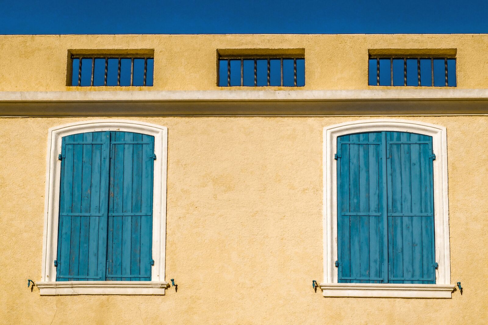 Fujifilm X30 sample photo. Building, facade, window photography