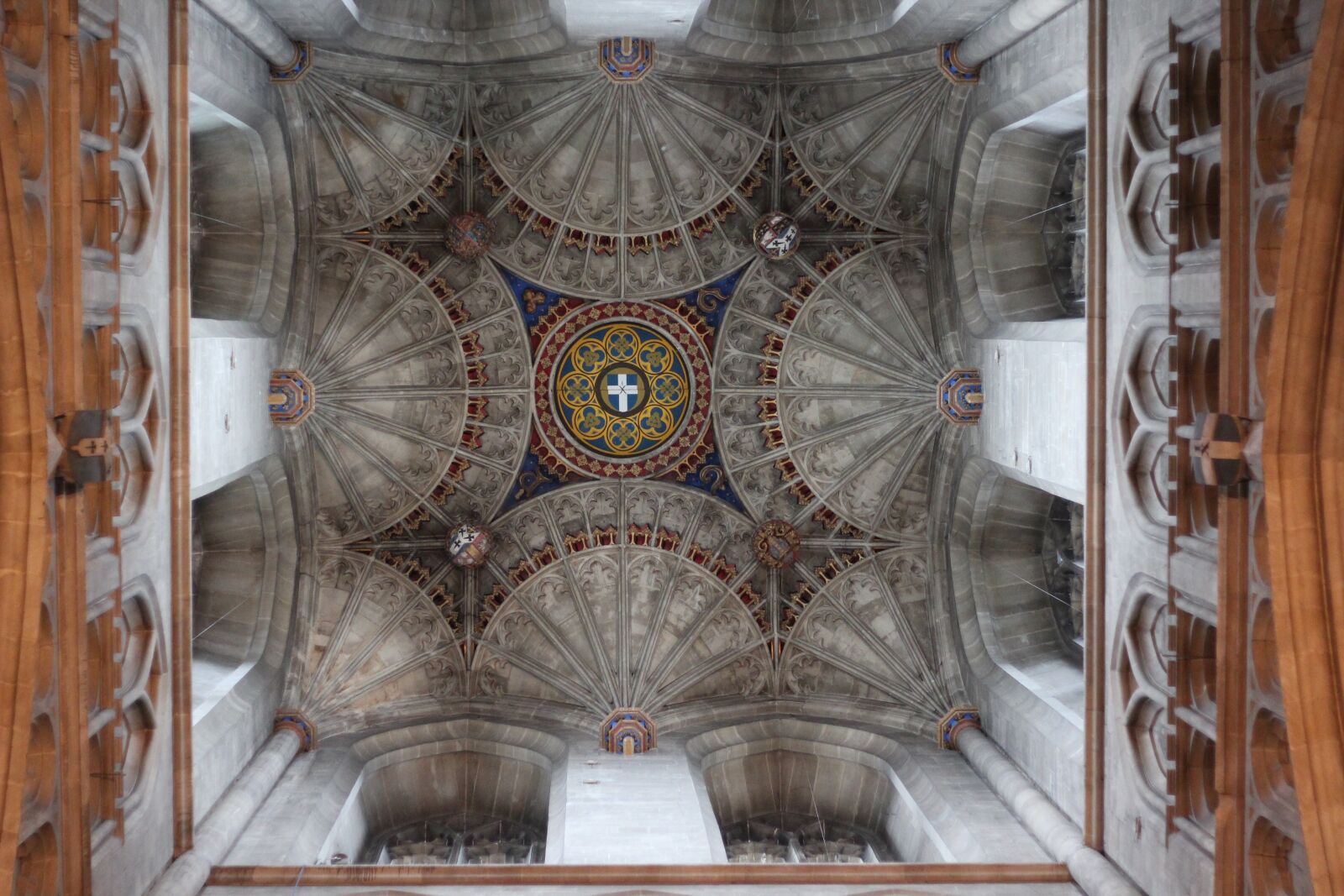 Canon EOS 600D (Rebel EOS T3i / EOS Kiss X5) + Canon EF 50mm F1.8 STM sample photo. Cathedral, canterbury, england photography
