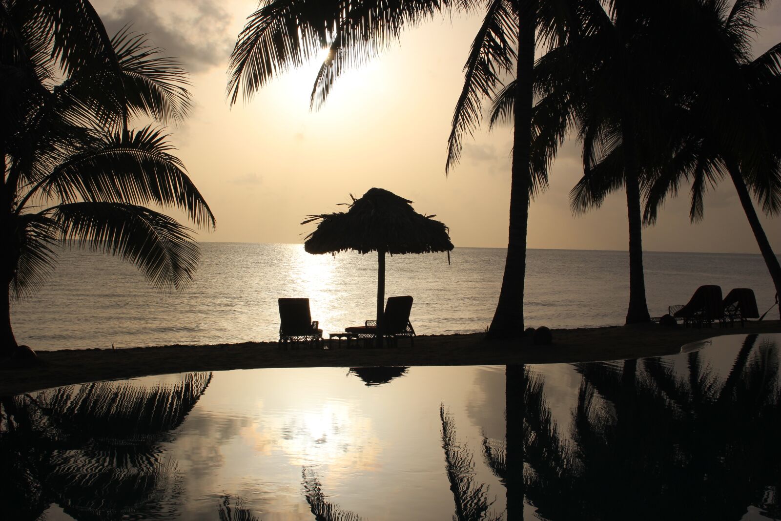 Canon EOS 100D (EOS Rebel SL1 / EOS Kiss X7) sample photo. Belize, sunrise, beach photography