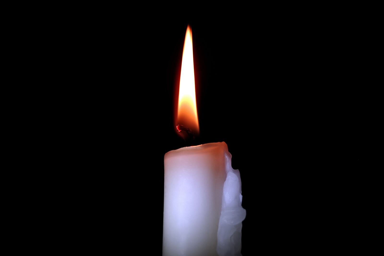 Pentax K-S2 sample photo. Candle, the flame, memory photography