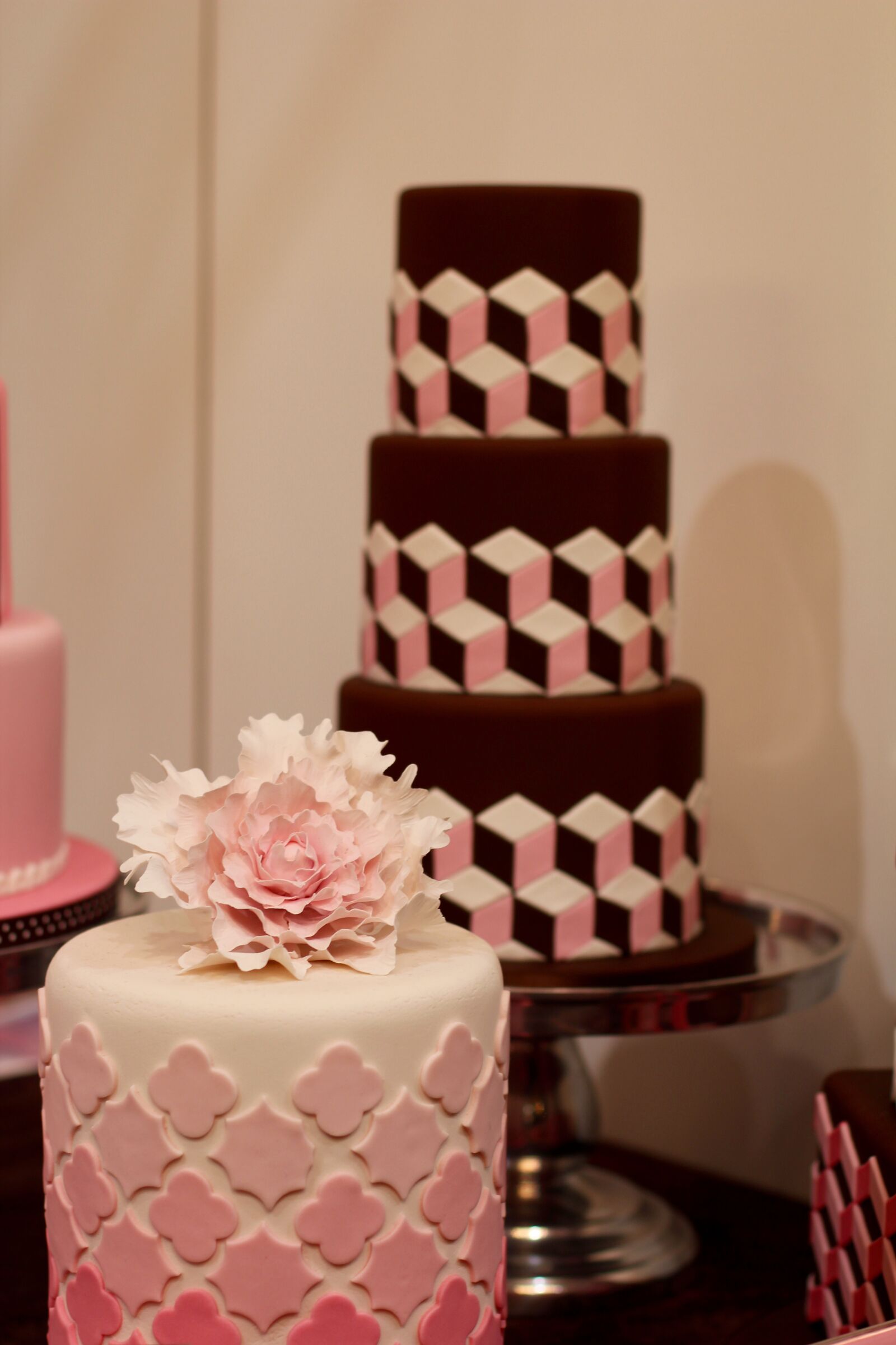 Canon EOS 600D (Rebel EOS T3i / EOS Kiss X5) + Canon EF 50mm F1.4 USM sample photo. Wedding cakes, cake, marry photography
