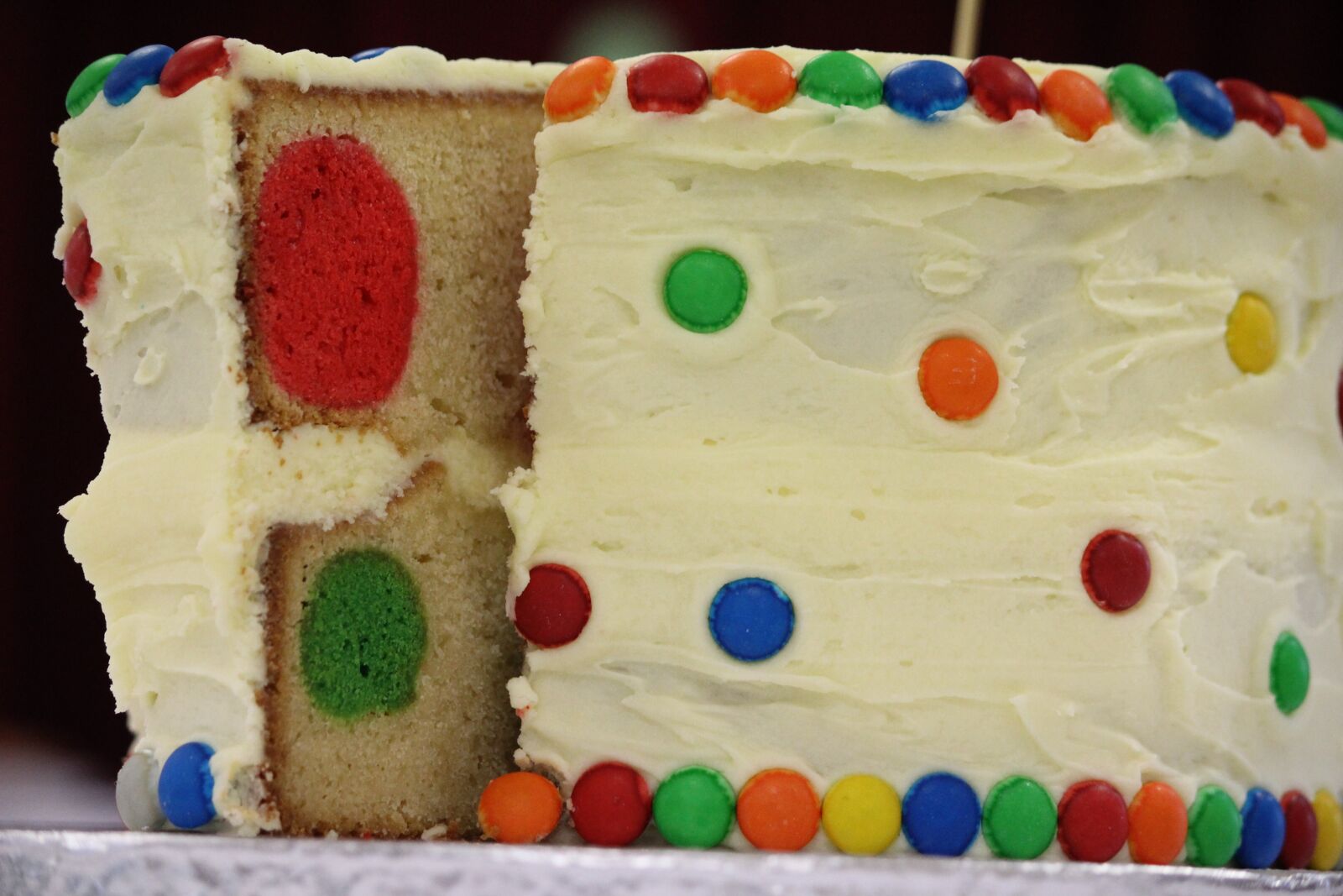 Canon EOS 600D (Rebel EOS T3i / EOS Kiss X5) sample photo. Cake, treat, smarties photography