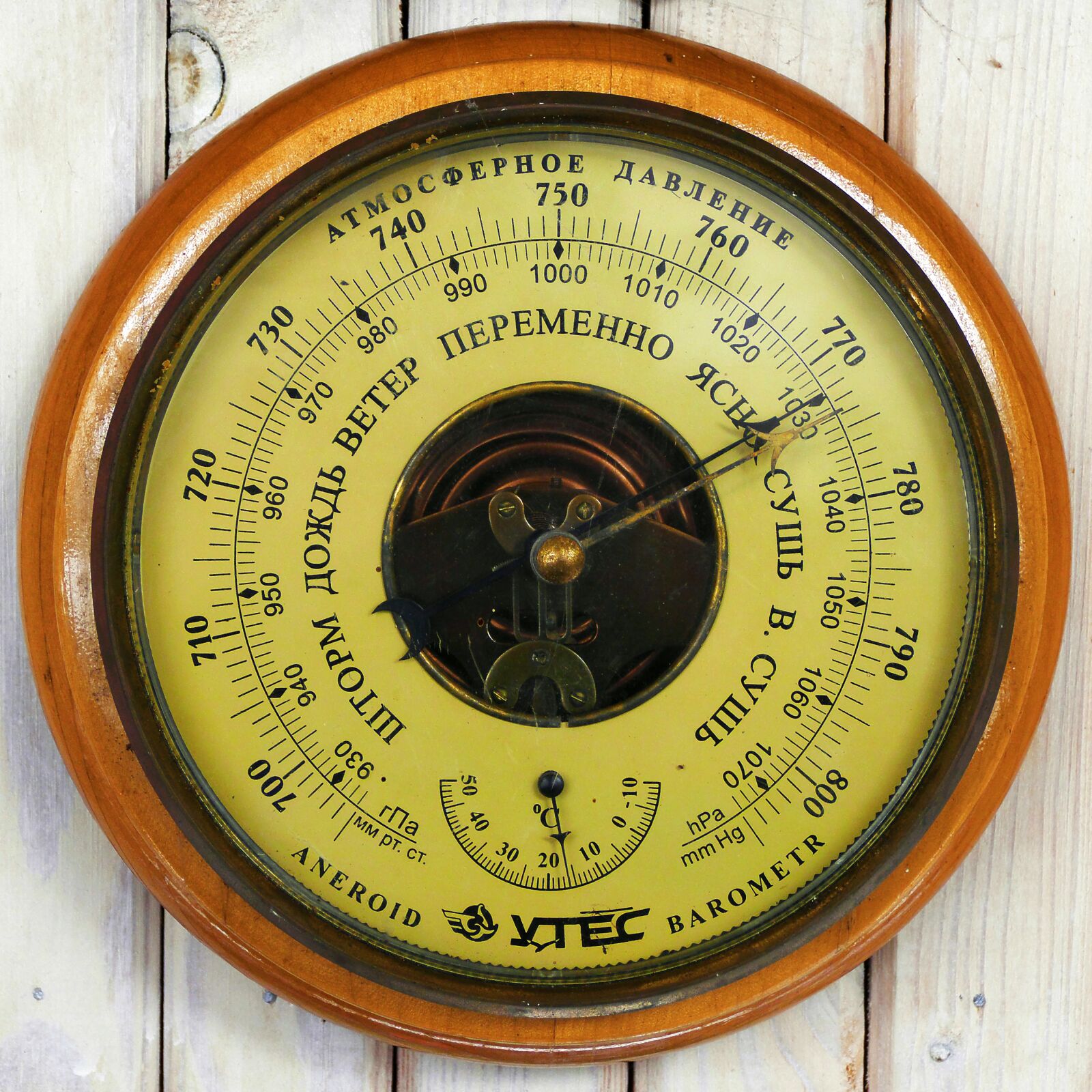 Panasonic Lumix DMC-FZ1000 sample photo. Barometer, thermometer, russian photography