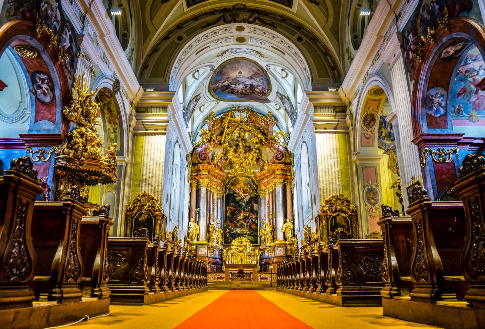 Sony a7 II + Sony FE 28-70mm F3.5-5.6 OSS sample photo. Krems, krems at the photography