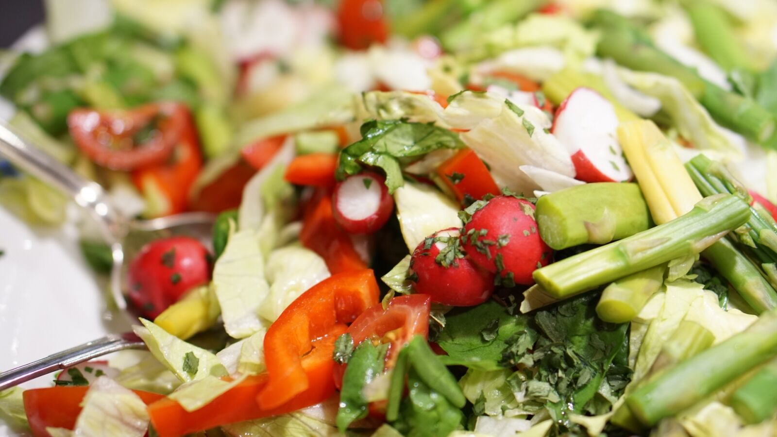 E 50mm F1.8 OSS sample photo. Salad, radishes, cucumber photography