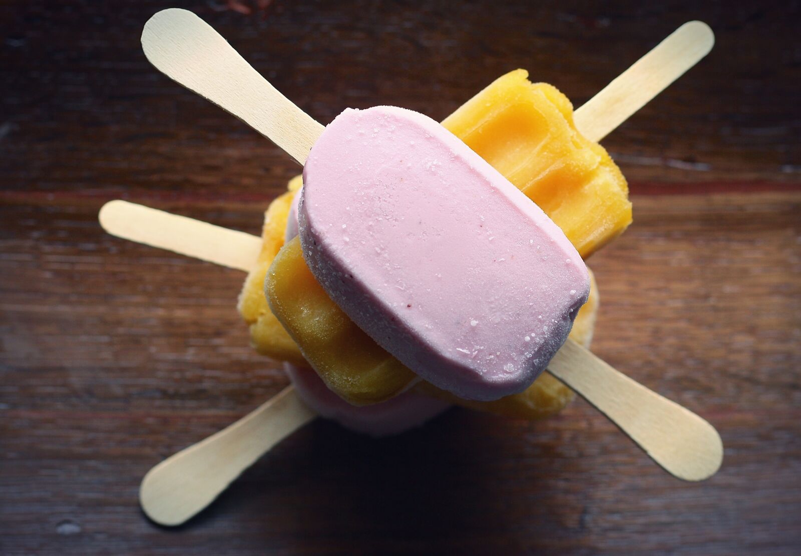 Canon EOS 1000D (EOS Digital Rebel XS / EOS Kiss F) sample photo. Popsicle, mango, strawberry photography