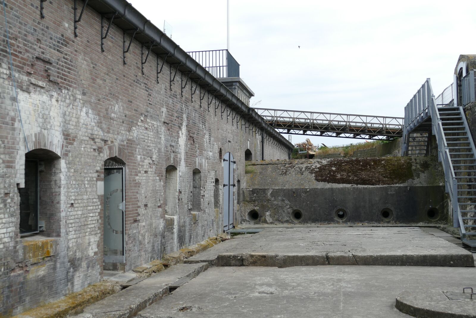 Panasonic Lumix DMC-FZ1000 sample photo. Pampus, fort, defense photography