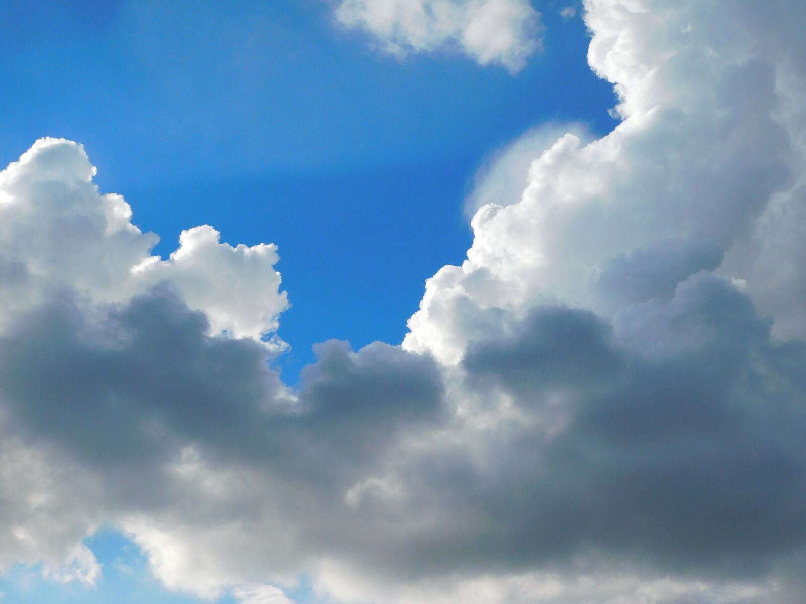 Nikon Coolpix L840 sample photo. Clouds, sky, blue photography