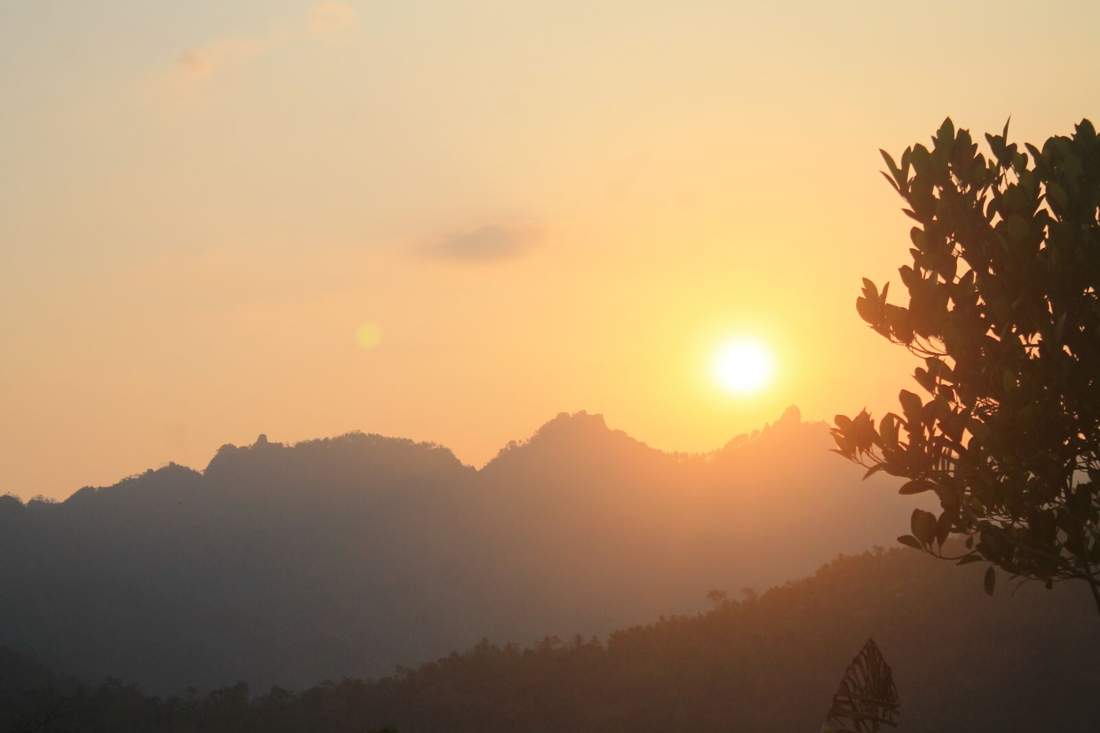 Canon EOS 1100D (EOS Rebel T3 / EOS Kiss X50) sample photo. Sunrise, sunset, twilight photography