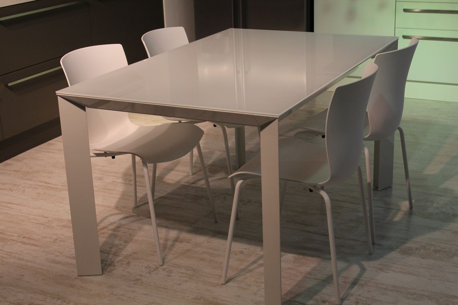 Canon EOS 1200D (EOS Rebel T5 / EOS Kiss X70 / EOS Hi) sample photo. Table, chairs, furniture photography