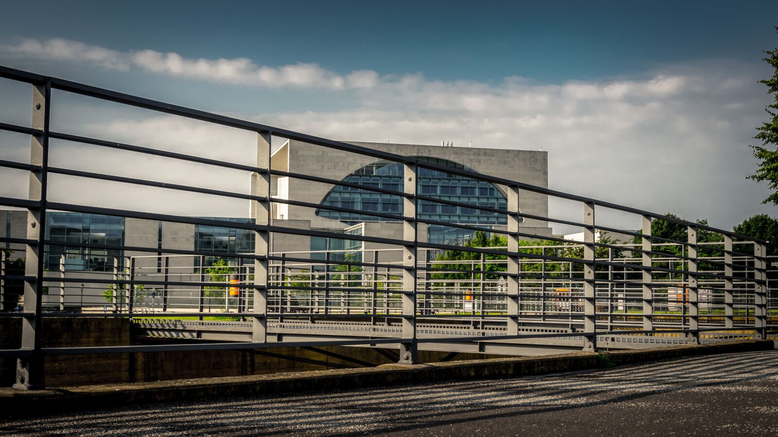 Sony Alpha a5000 (ILCE 5000) sample photo. Architecture, modern, city photography
