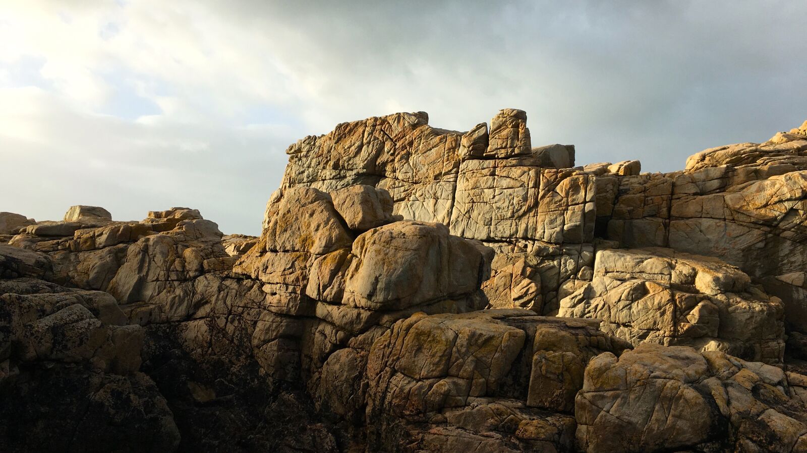 Apple iPhone 6s sample photo. Sea, rock, rocks photography