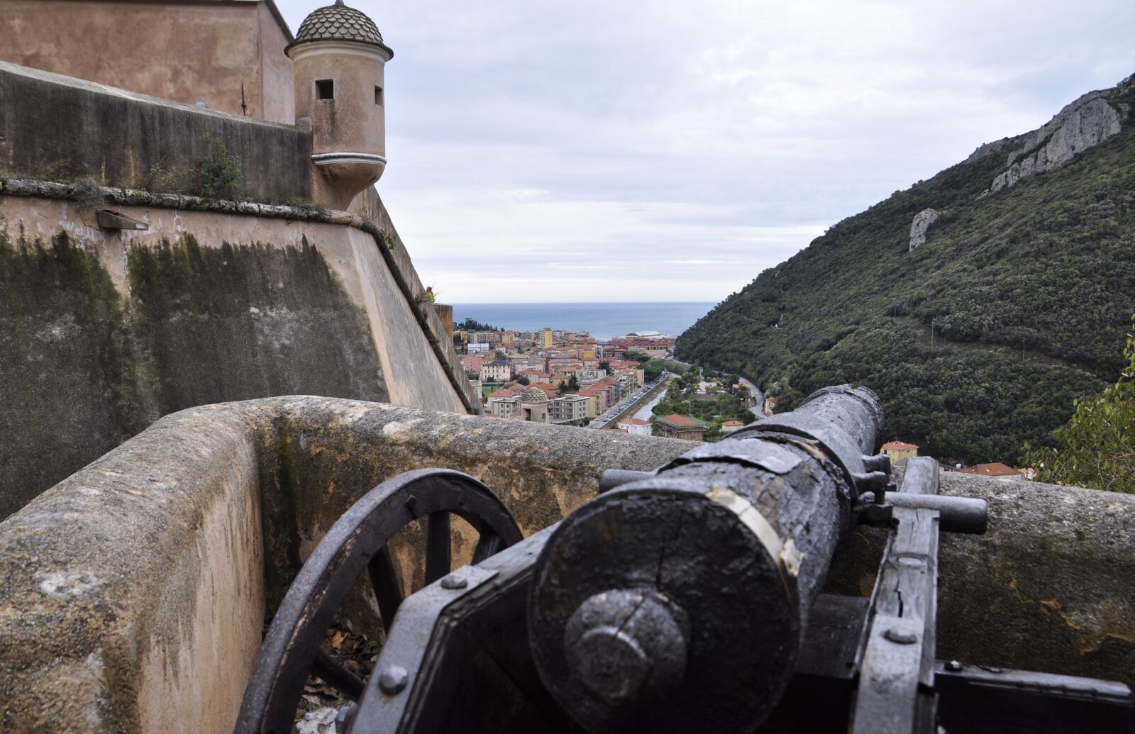 Nikon D5000 sample photo. Castle, landscape, sky photography