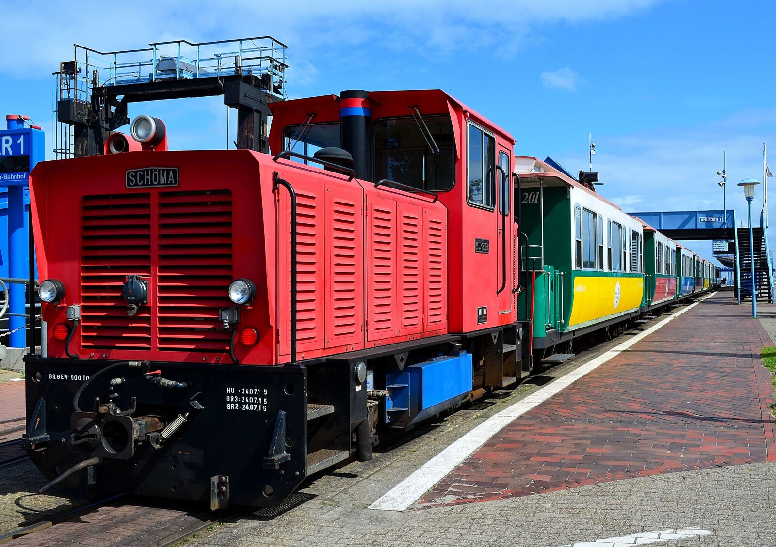Nikon D5100 sample photo. Small ground, island railway photography