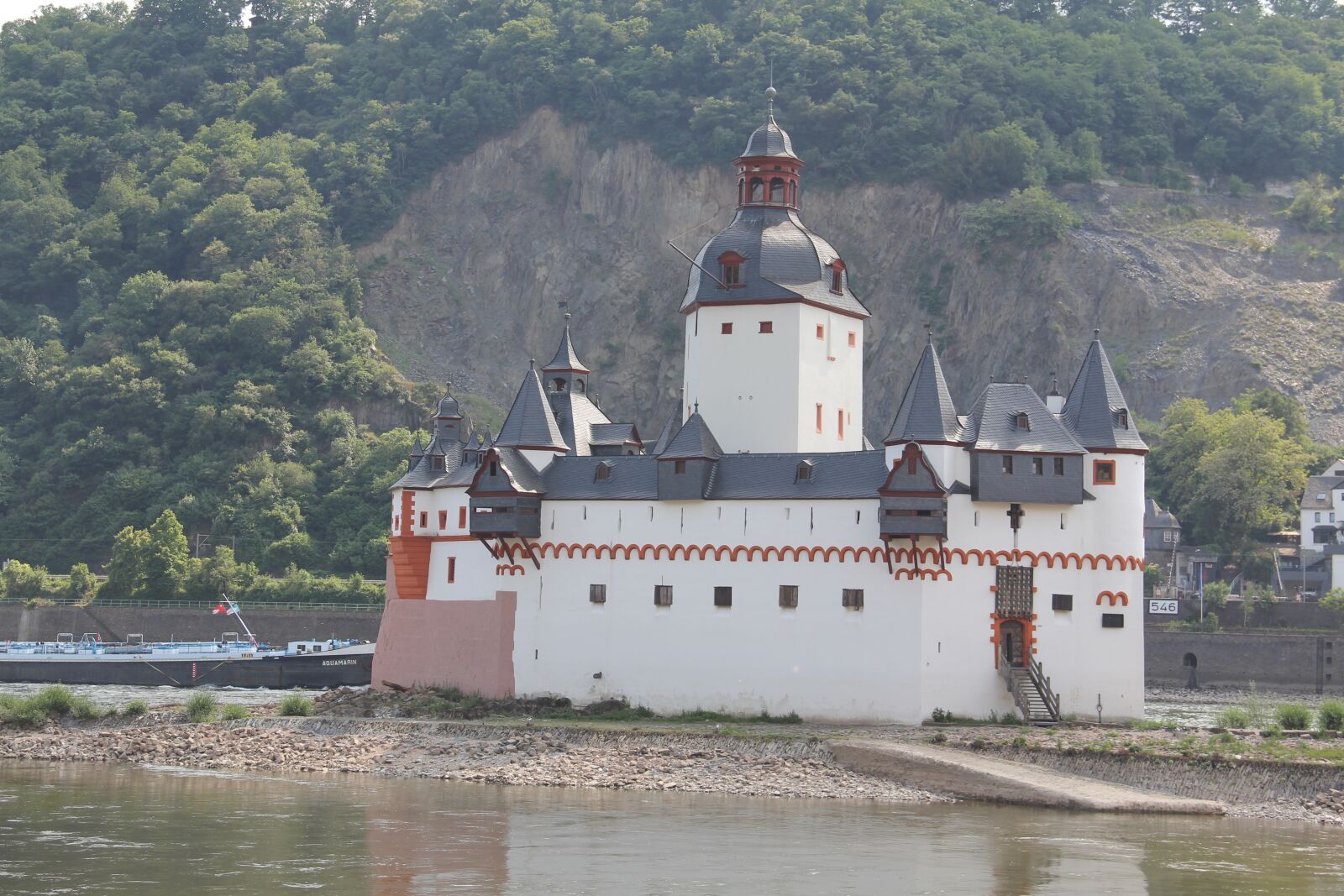 Canon EF-S 18-135mm F3.5-5.6 IS sample photo. Rhine, castle in the photography