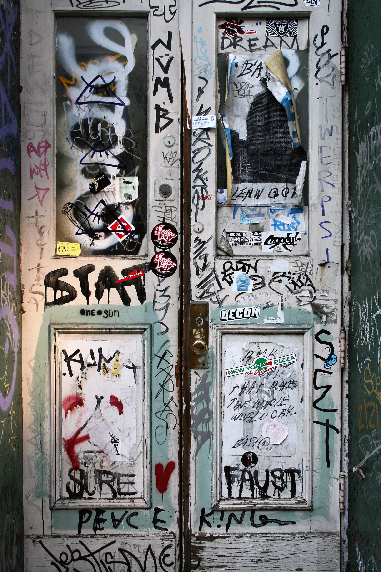 Canon EOS 350D (EOS Digital Rebel XT / EOS Kiss Digital N) sample photo. Door, new york, antan photography