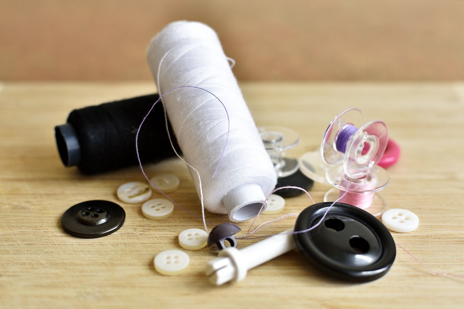 Nikon D7200 sample photo. Yarn, button, needlework photography