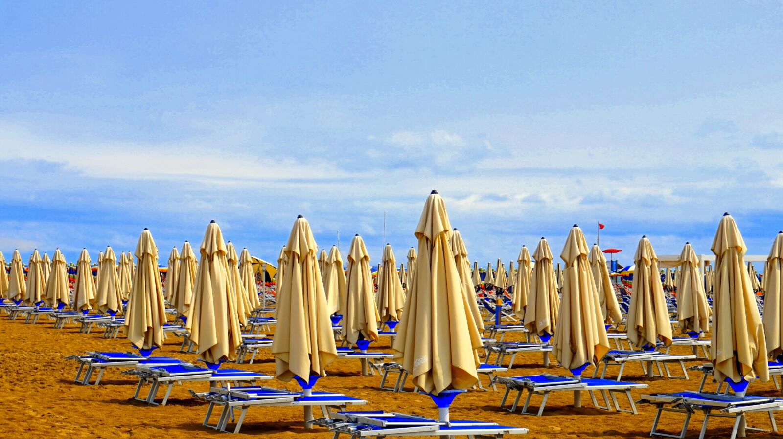 Sony Alpha a5000 (ILCE 5000) sample photo. Beach, parasols, vacations photography