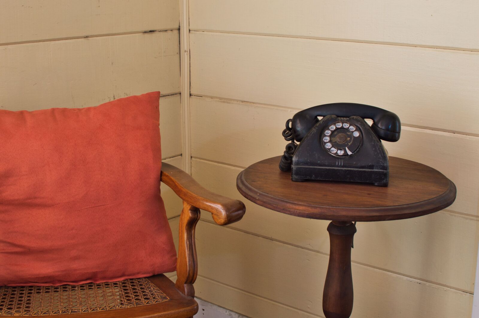 Nikon D3200 sample photo. Phone, vintage, old photography