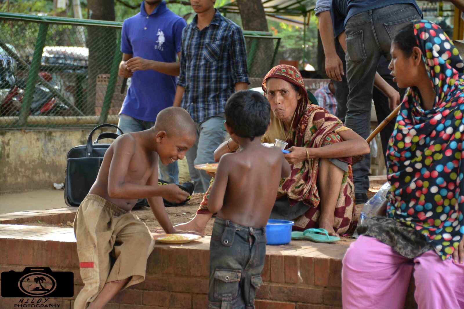 Nikon D5200 sample photo. Poor, mother, refugees photography