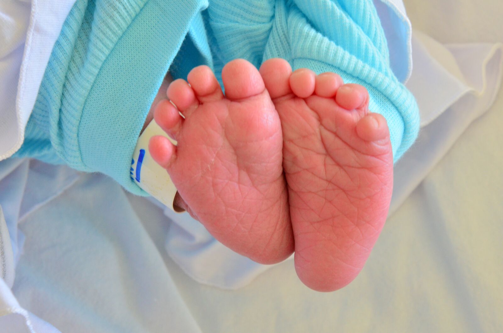Nikon D5100 sample photo. Feet, bebe, child photography