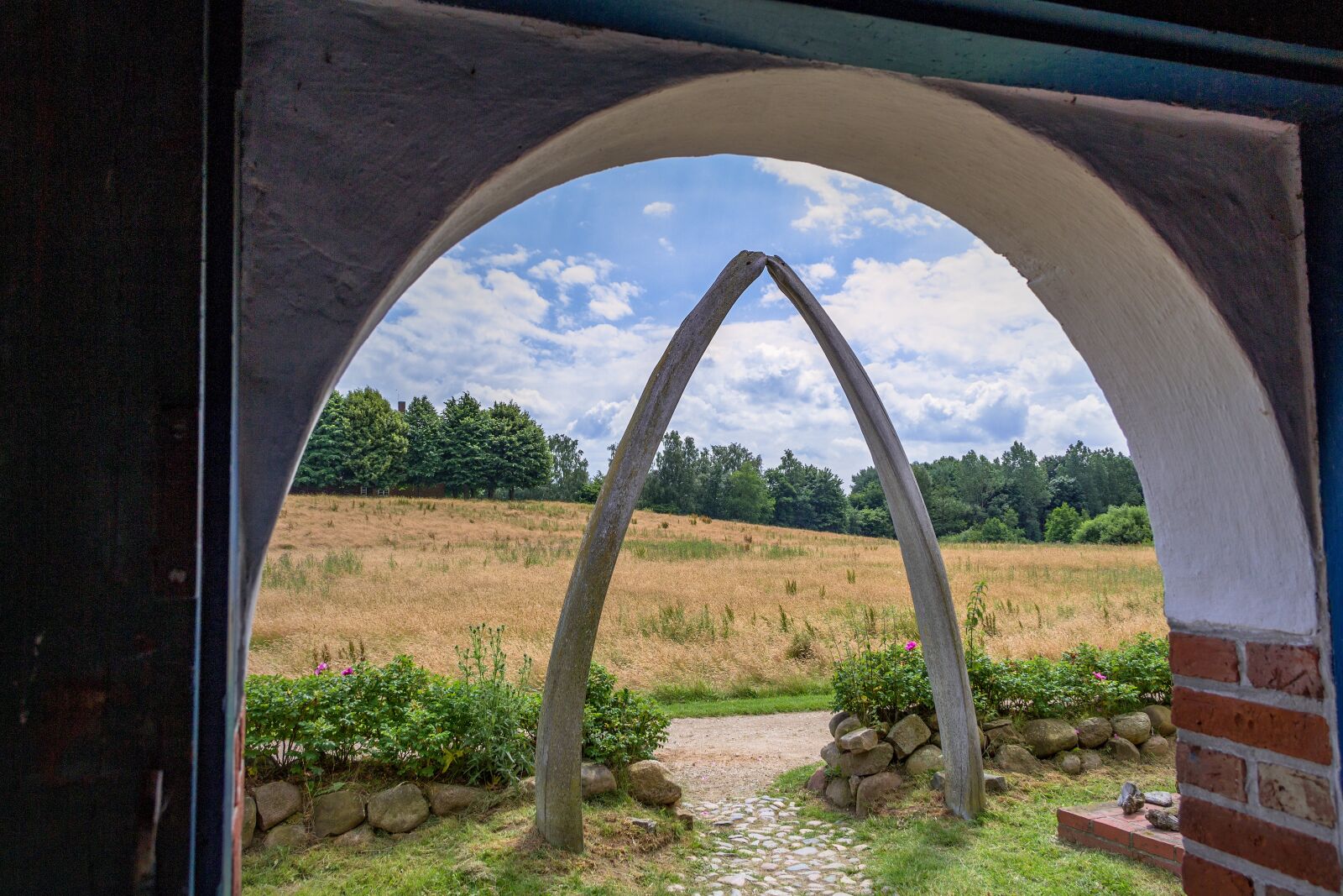 Canon EOS 700D (EOS Rebel T5i / EOS Kiss X7i) sample photo. Whalebone, round arch, freilichtmuseum photography