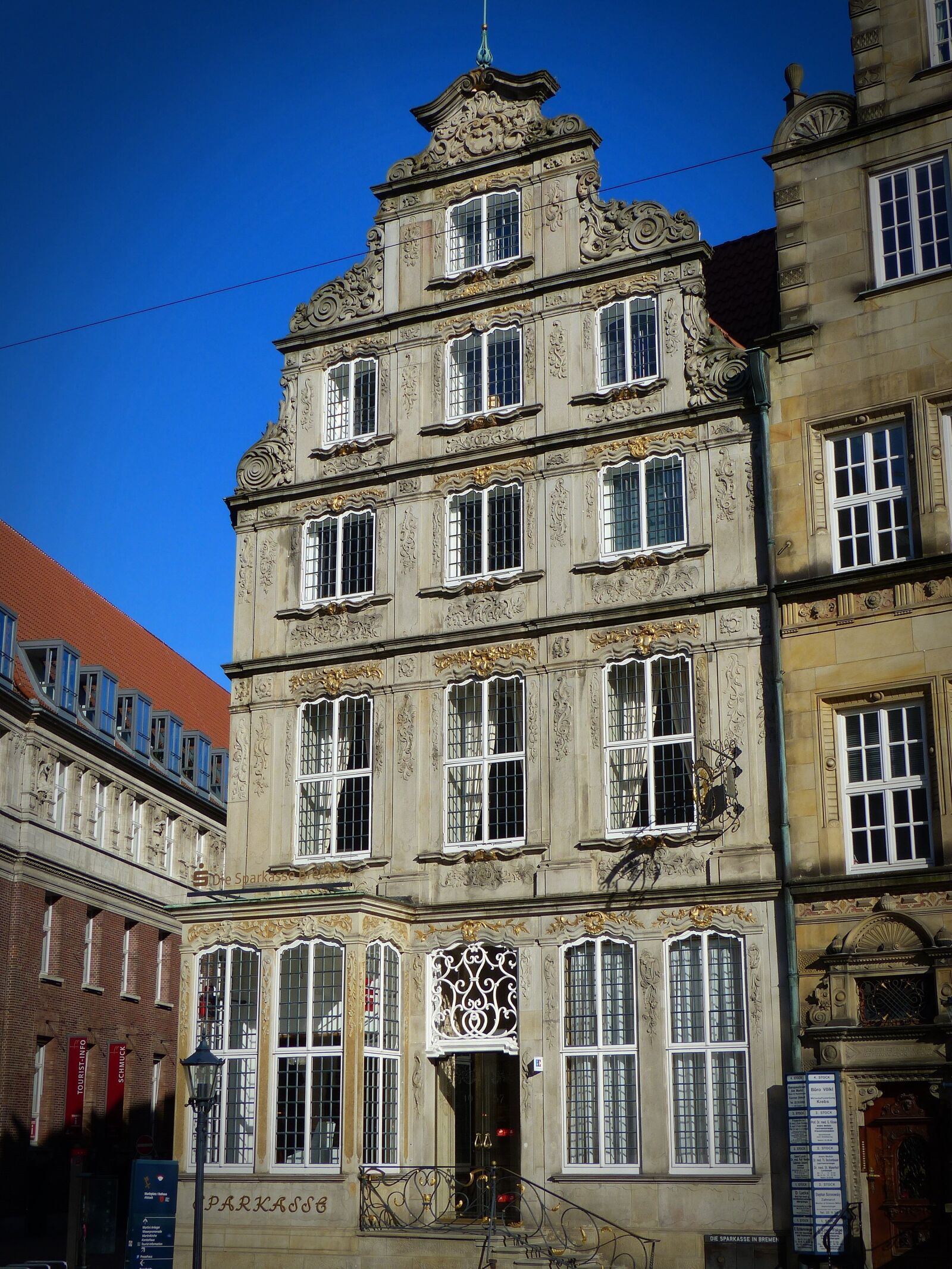 Panasonic Lumix DMC-FZ200 sample photo. Facade, old house, building photography