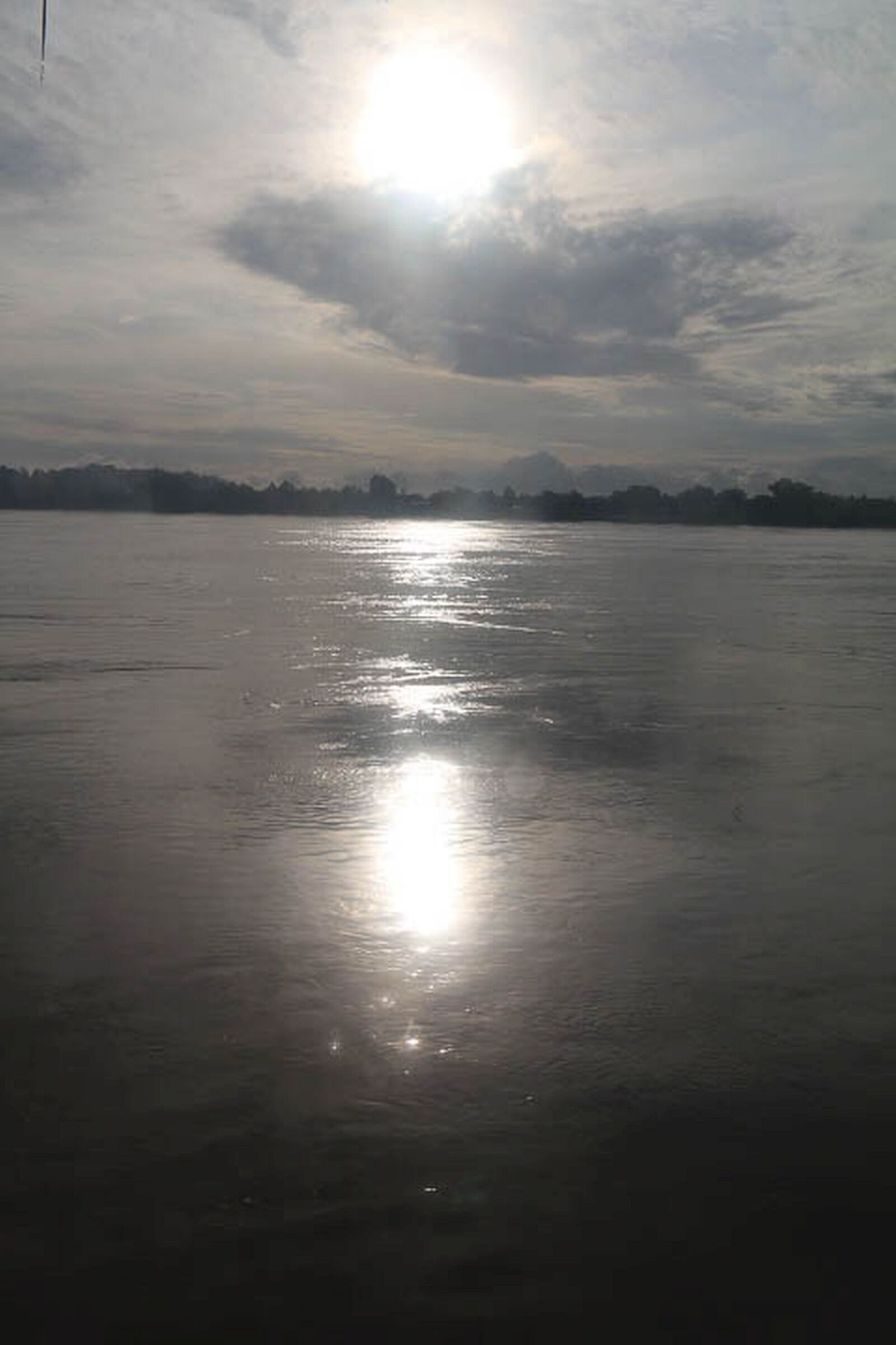 Canon EF-S 18-200mm F3.5-5.6 IS sample photo. Dawn, mekong, river photography