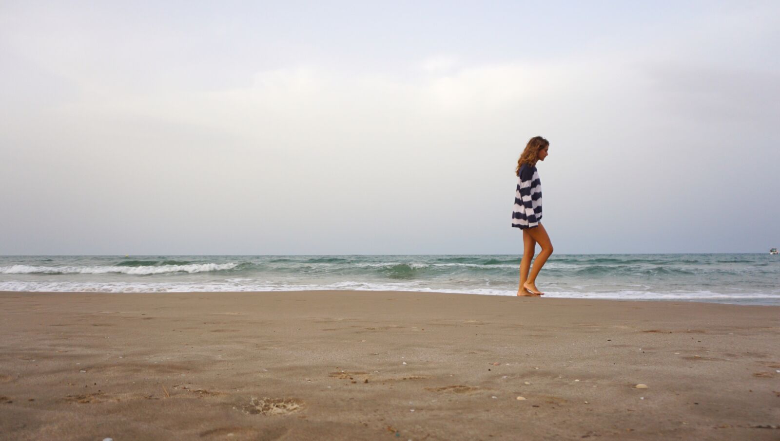 Sony a6000 sample photo. Walk, beach, andar photography