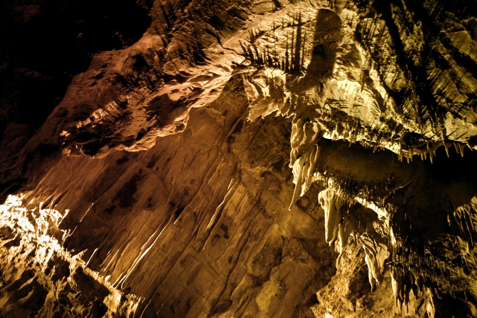 Canon EOS 350D (EOS Digital Rebel XT / EOS Kiss Digital N) sample photo. Stalactite, caving, dark photography